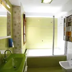 Zendoira Hostel *