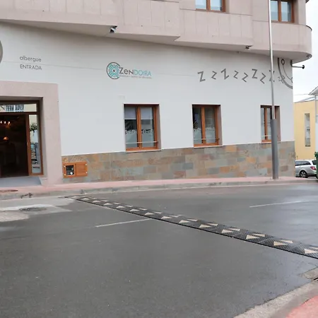 Zendoira ホステル *
