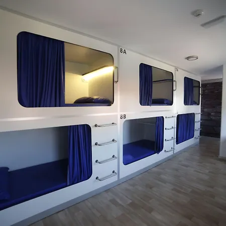 ホステル Zendoira *